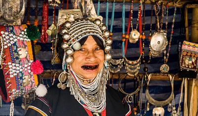 Зачем раньше люди чернили зубы