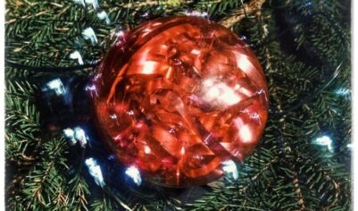 От вина до советских ёлочных игрушек: эксперт рассказал о новогодних инвестициях для россиян