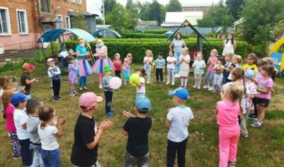 Игры на свежем воздухе: лучшие занятия для развития детей в разных возрастах