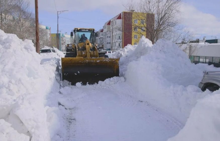 Камчатка в снежном плену. Жители по 3 дня копают машины лопатами — губернатор просит Москву о спасении Камчатка в снежном плену. Жители по 3 дня копают машины лопатами — губернатор просит Москву о спасении