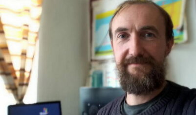 «Держусь из последних сил»: отчаявшийся учитель с зарплатой 14 000 рублей получил «ценный совет» от чиновника, как разбогатеть (ФОТО)