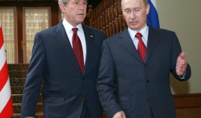 СМИ опубликовали засекреченный разговор Путина и Буша перед вторжением США в Ирак