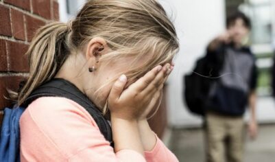 Украинцы травят детей пока их мамы служат в ВСУ: трагедия семей украинских военных