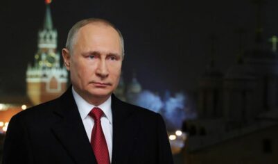 «Вы взяли на себя ответственность защищать родную землю»: Путин обратился к россиянам из Кремля