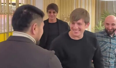 Соведущий Сабурова Алексей Щербаков признался, что прилетел в Казахстан к другу