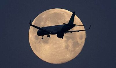 Самолет совершил экстренную посадку из-за изнасилования 16-летней девушки на борту