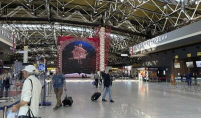 С 1 сентября взять в дорогу больше 100 тысяч долларов будет сложнее: в России меняют правила вывоза наличных