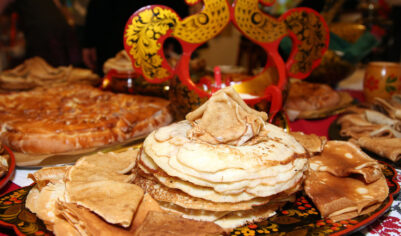 До 9000 за порцию: названа наценка на блины в ресторанах