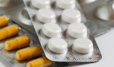 Таблетка с побочкой: почему привычный парацетамол отправляет пациентов в реанимацию