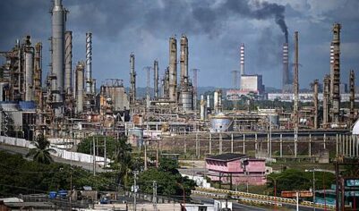 Китай начал закупки венесуэльской нефти у США