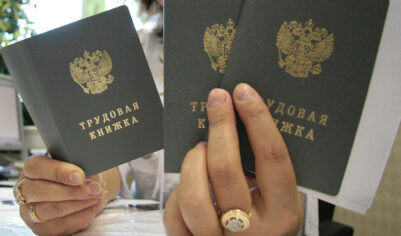 С 1 марта иностранных работников можно будет увольнять по закону: эксперты оценили последствия