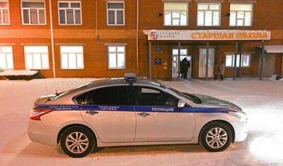Директора российской школы уволили после попытки девушки поджечь одноклассников