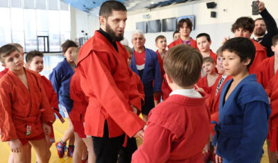 «Послов самбо в мире» прибыло: Вслед за Фёдором почетного звания удостоен Ислам Махачев