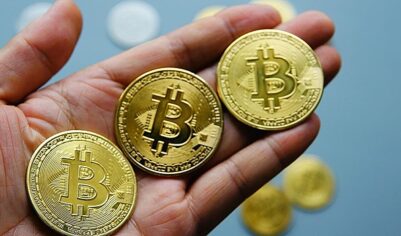 Стоимость биткоина опустилась ниже $65 тысяч