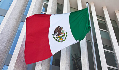 Мексика приостановила поставки нефти на Кубу из-за угрозы пошлин со стороны США