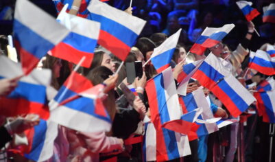 Флаг России на матче хоккеисток из США и Чехии на ОИ: к чему это приведет