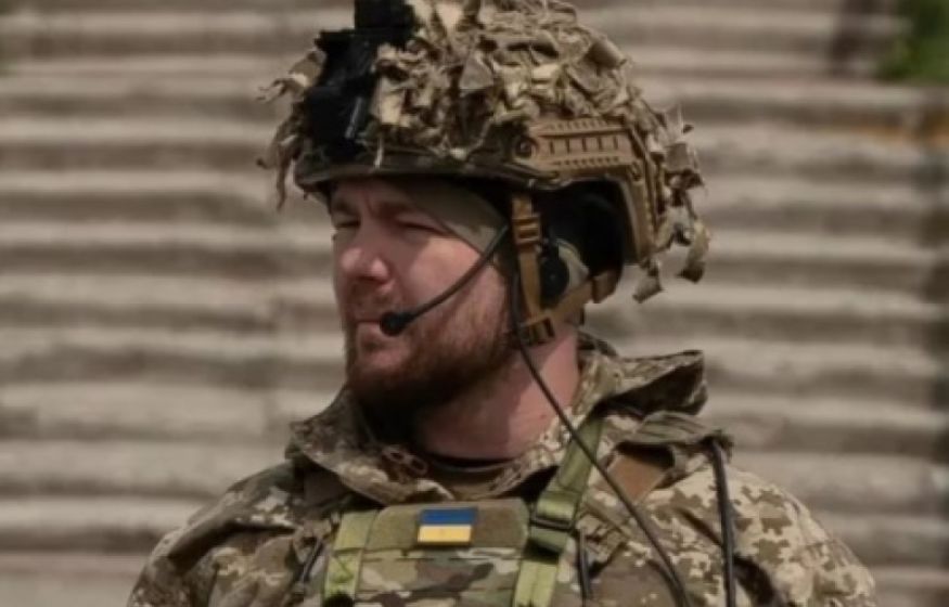 Комбат ВСУ без шлема разгуливает по Купянску. Рыбарь разоблачил украинский блэф — наши в 10 км Комбат ВСУ без шлема разгуливает по Купянску. Рыбарь разоблачил украинский блэф — наши в 10 км