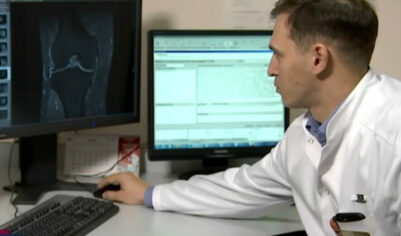 Врачи назвали свои реальные зарплаты: они в два раза меньше, чем официальные