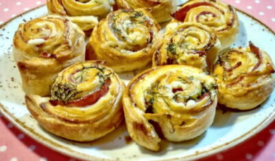 Слоеные рулетики с ветчиной и сыром вкусный рецепт с фото пошагово и видео