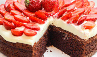 Шоколадный торт с клубникой вкусный рецепт с фото пошагово и видео