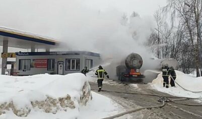Два человека пострадали во время пожара на заправке в Подмосковье