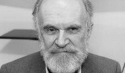 Старейший актер МХАТ Голиков умер, ударившись о гранит в театре