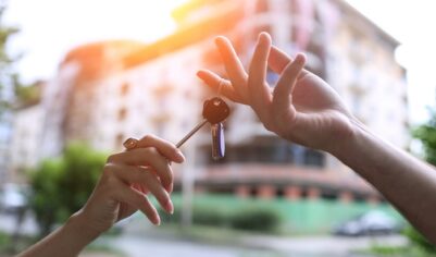 Как пенсионеру безопасно сдать квартиру