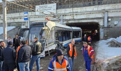 После столкновения трамваев госпитализировали более двадцати пассажиров