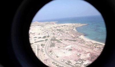 Ормузский пролив встал: за сутки не прошло ни одного нефтяного танкера
