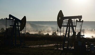Мировые цены на нефть превысили 105 долларов