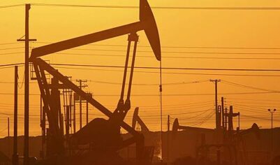 Один из ведущих экспортеров нефти в мире сократил добычу вдвое