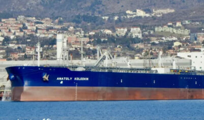 Bloomberg: два российских танкера с нефтью идут на Кубу