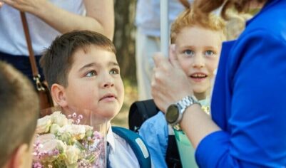 Родители назвали хорошие манеры главным поводом для гордости за ребенка