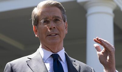 Бессент заявил, что США не продлят лицензии на покупку нефти России и Ирана