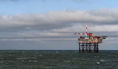 Поставки нефти из&nbsp;Персидского залива сократились на&nbsp;57%