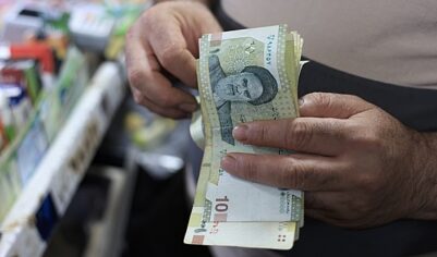Курс иранского риала упал до 1,8 миллиона за доллар США