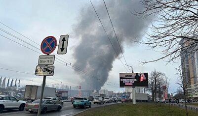 В Петербурге загорелся автосервис в районе железнодорожной станции Кушелевка