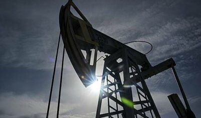 Стоимость нефти превысила 100 долларов