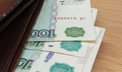 Наличные — под рукой: почему россияне не спешат расставаться с купюрами