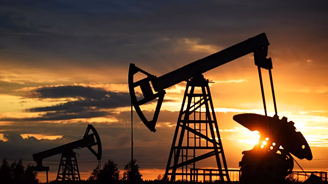 Цена нефти Brent упала ниже 103 долларов за баррель