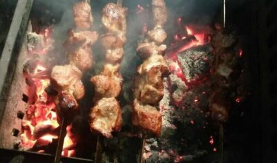 Лента.ру: врачи категорически не рекомендуют сочетать водку с шашлыком