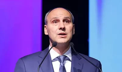 Паслер поручил оказать юрпомощь пытавшемуся прорваться к нему мужчине